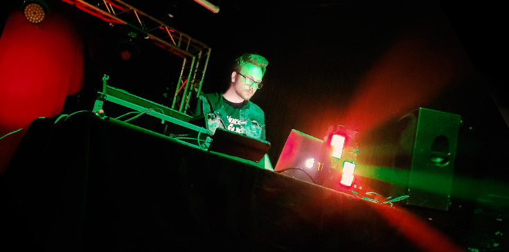 Als DJ im Lohnsteuerhilfeverein – Interview mit dem Mediendesigner John Paul Hirsch