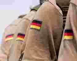 Stationierung im Ausland: Deutsche Soldaten stehen in einer Reihe
