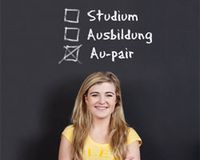 Einkommensteuer Rentensteuer - Au-Pair vor Wandtafel