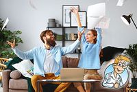 Für wen lohnt sich eine freiwillige Steuererklärung? Ein junges Paar sitzt in einem modern eingerichteten Wohnzimmer auf dem Sofa und wirft jubelnd Unterlagen in die Luft.